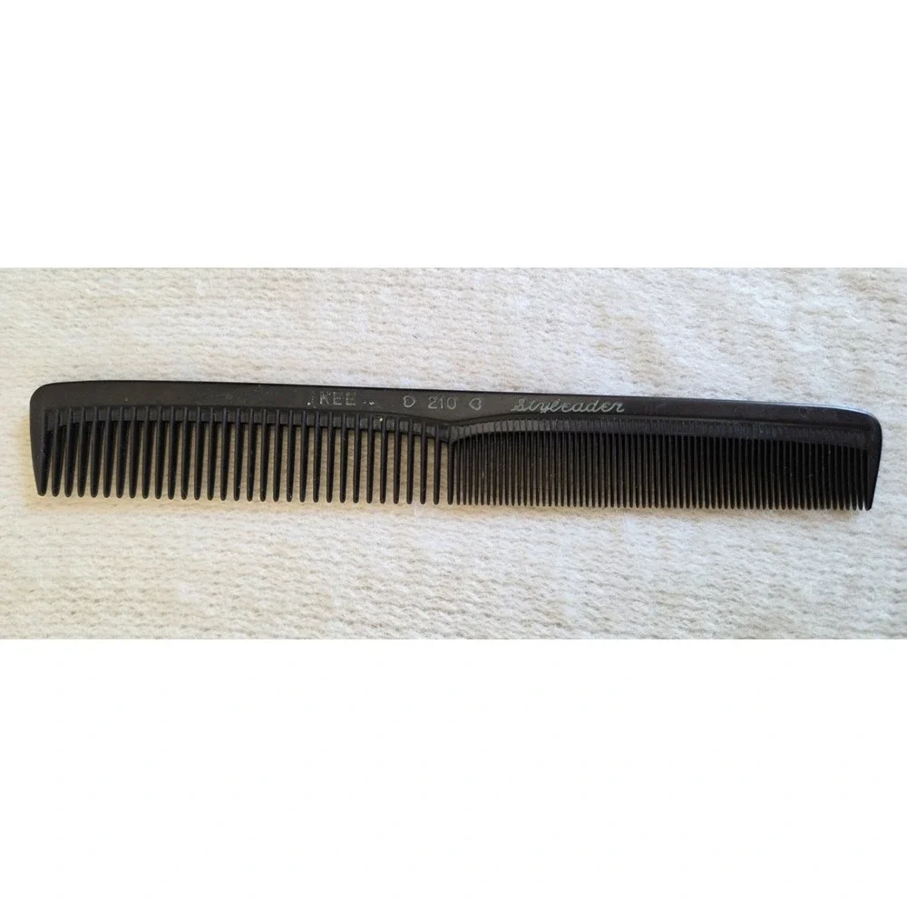 Vintage Combs (7) – Atlas, Goody, Titan, Tapex, Invincible, Manhattan, Styleader